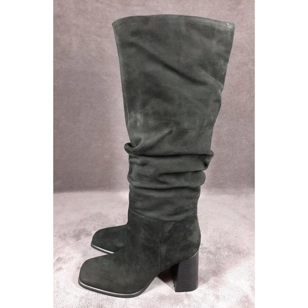 Nine West right boot